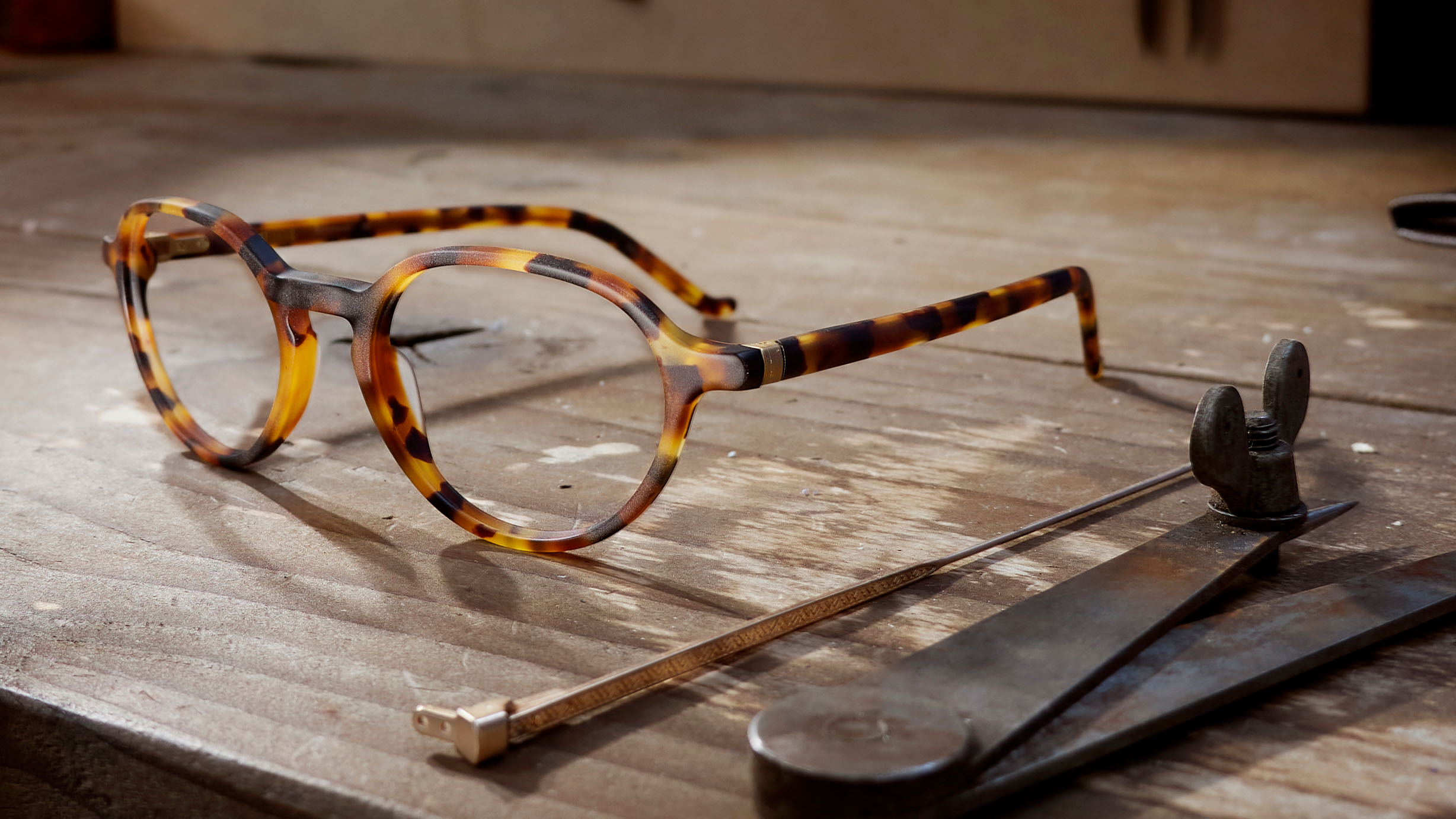 MD1888 craftsman hand make glasses in Britain