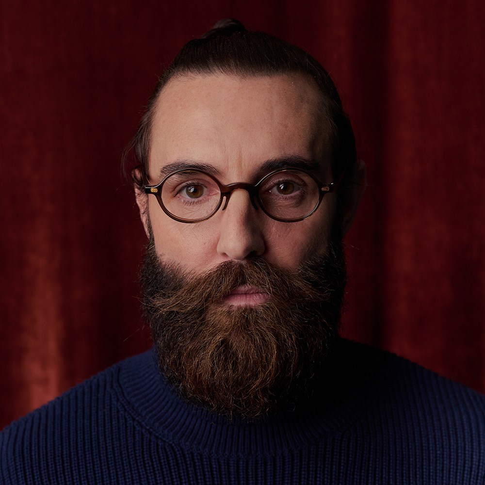 Optical frames and sunglasses to suit every face shape and style. Handmade in London, tailored to you